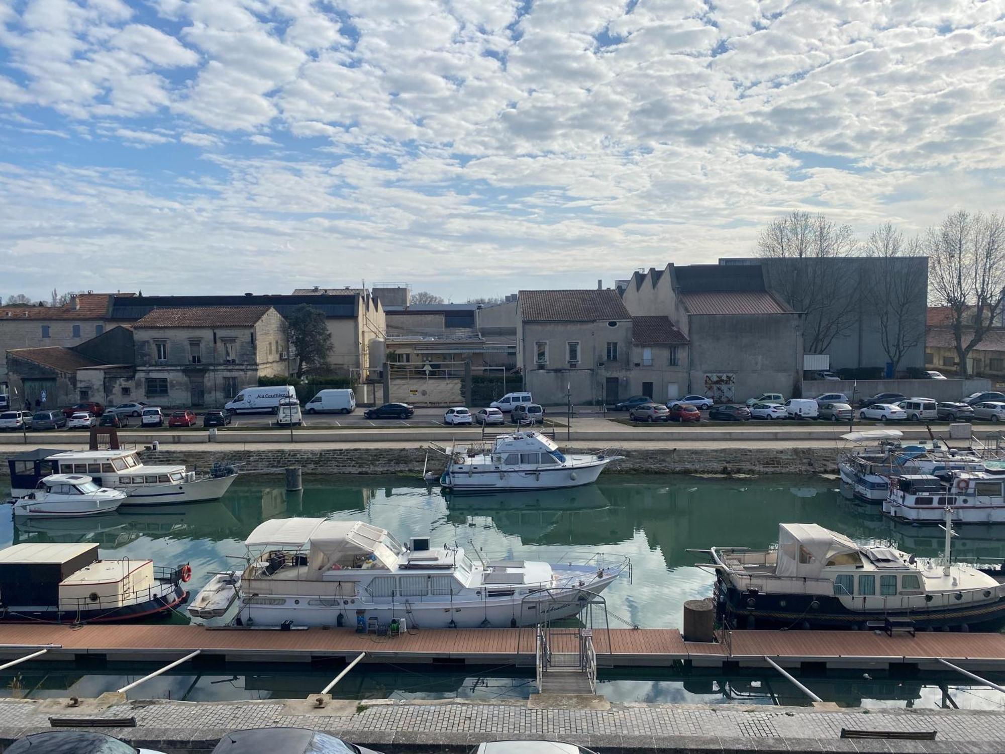 Appartement Belle-Vue Beaucaire  Bagian luar foto